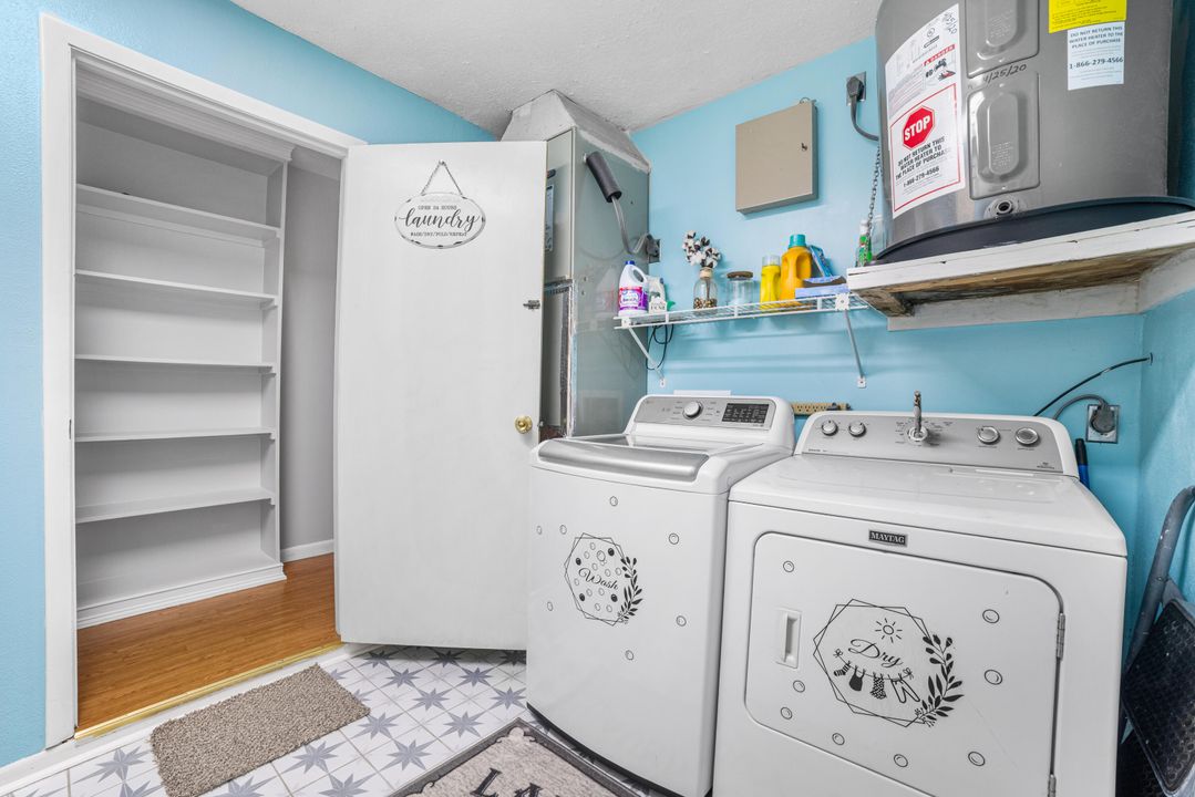 Active With Contract: $345,000 (3 beds, 2 baths, 1490 Square Feet)