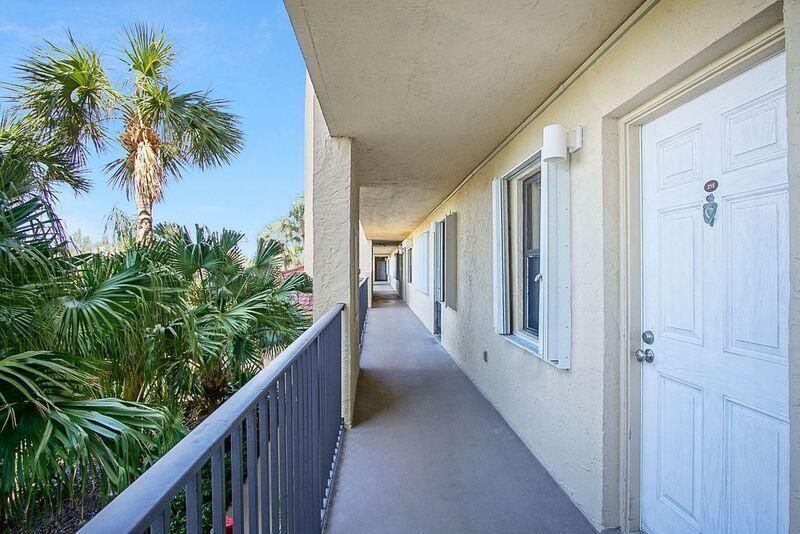 For Sale: $365,000 (2 beds, 2 baths, 1053 Square Feet)