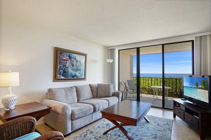 For Sale: $365,000 (2 beds, 2 baths, 1053 Square Feet)