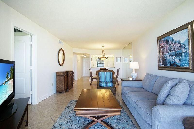 For Sale: $365,000 (2 beds, 2 baths, 1053 Square Feet)