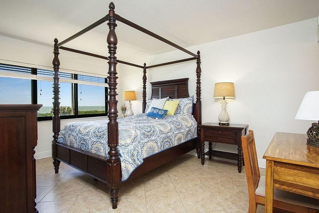 For Sale: $365,000 (2 beds, 2 baths, 1053 Square Feet)