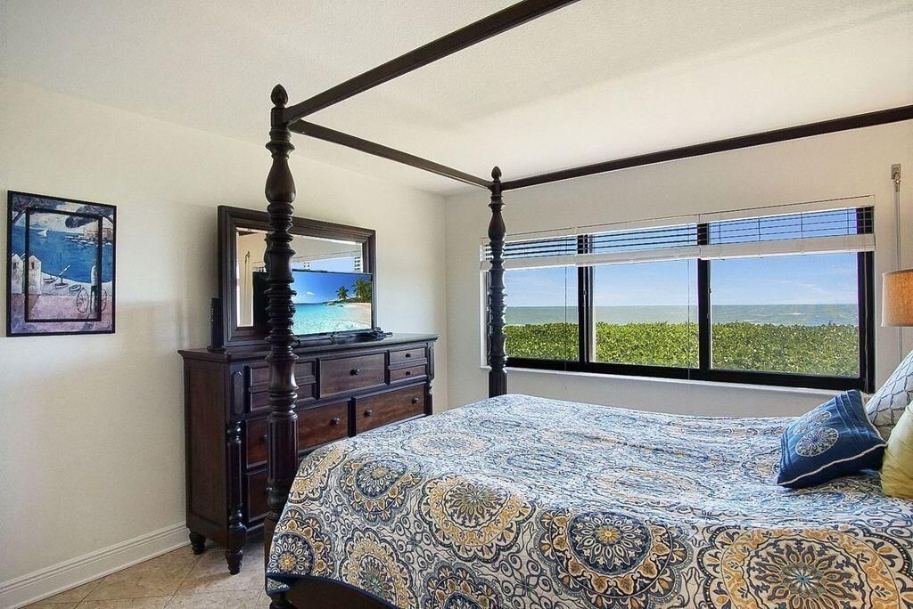 For Sale: $365,000 (2 beds, 2 baths, 1053 Square Feet)