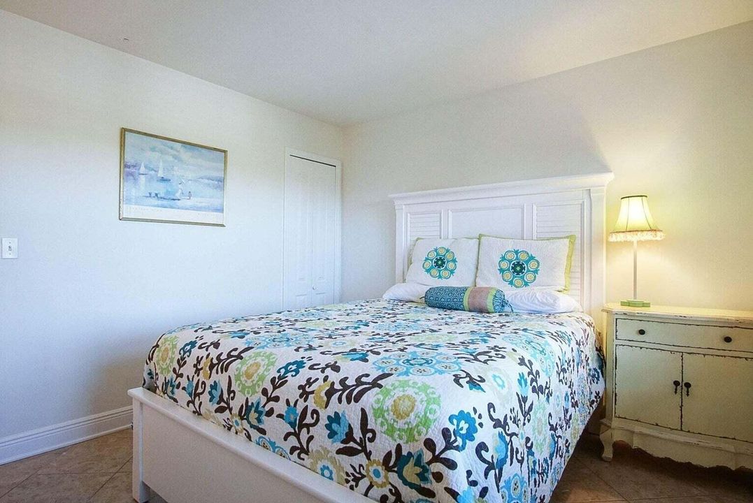 For Sale: $365,000 (2 beds, 2 baths, 1053 Square Feet)