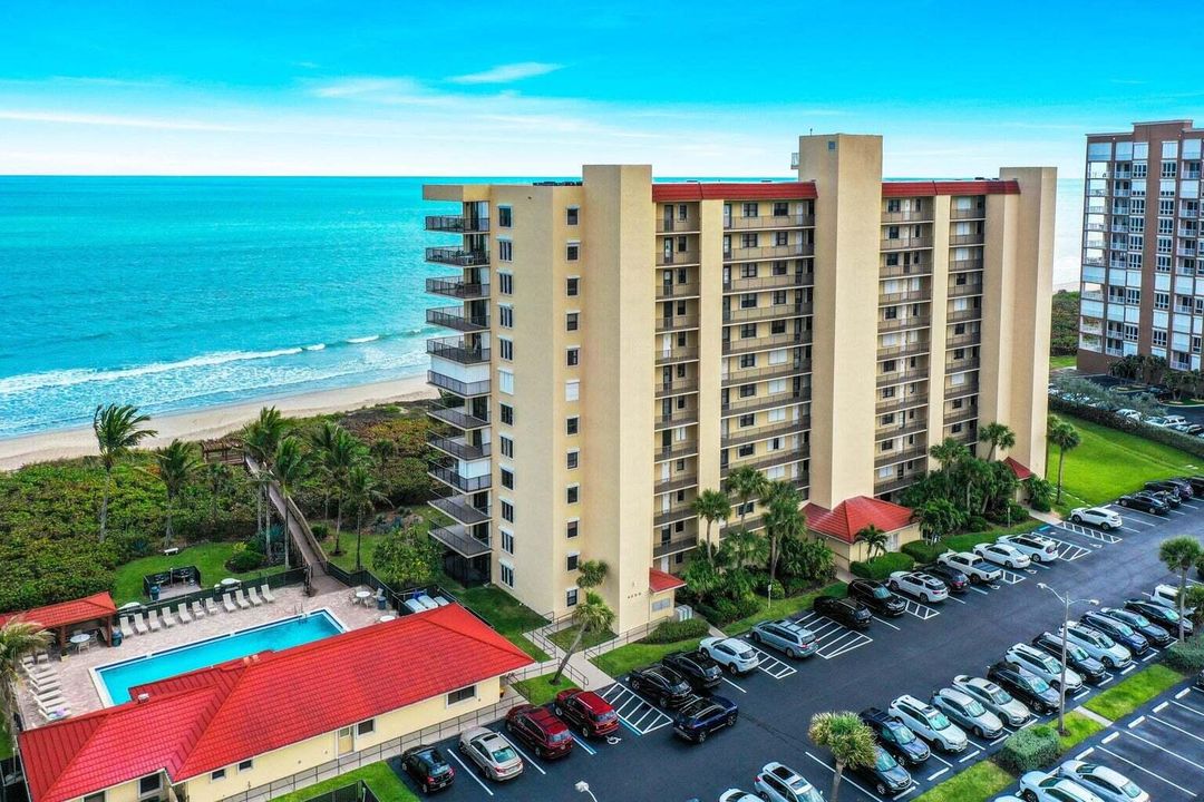 For Sale: $365,000 (2 beds, 2 baths, 1053 Square Feet)