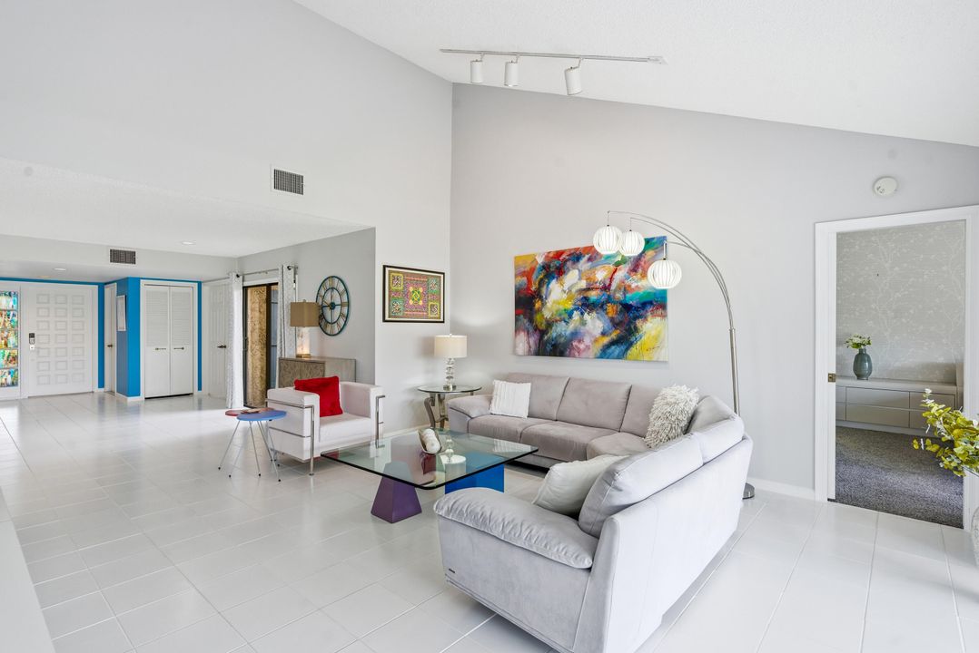 For Sale: $475,000 (3 beds, 2 baths, 1894 Square Feet)