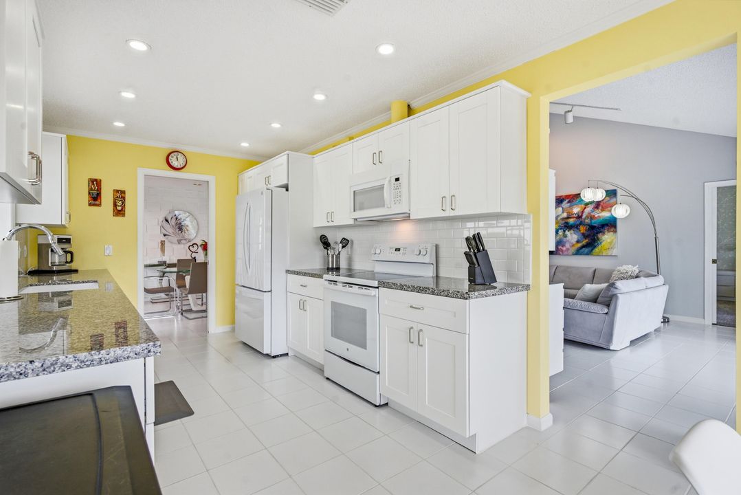 For Sale: $475,000 (3 beds, 2 baths, 1894 Square Feet)