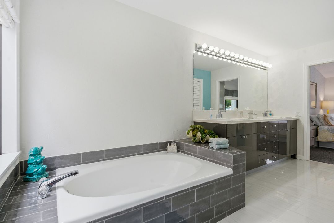 For Sale: $475,000 (3 beds, 2 baths, 1894 Square Feet)