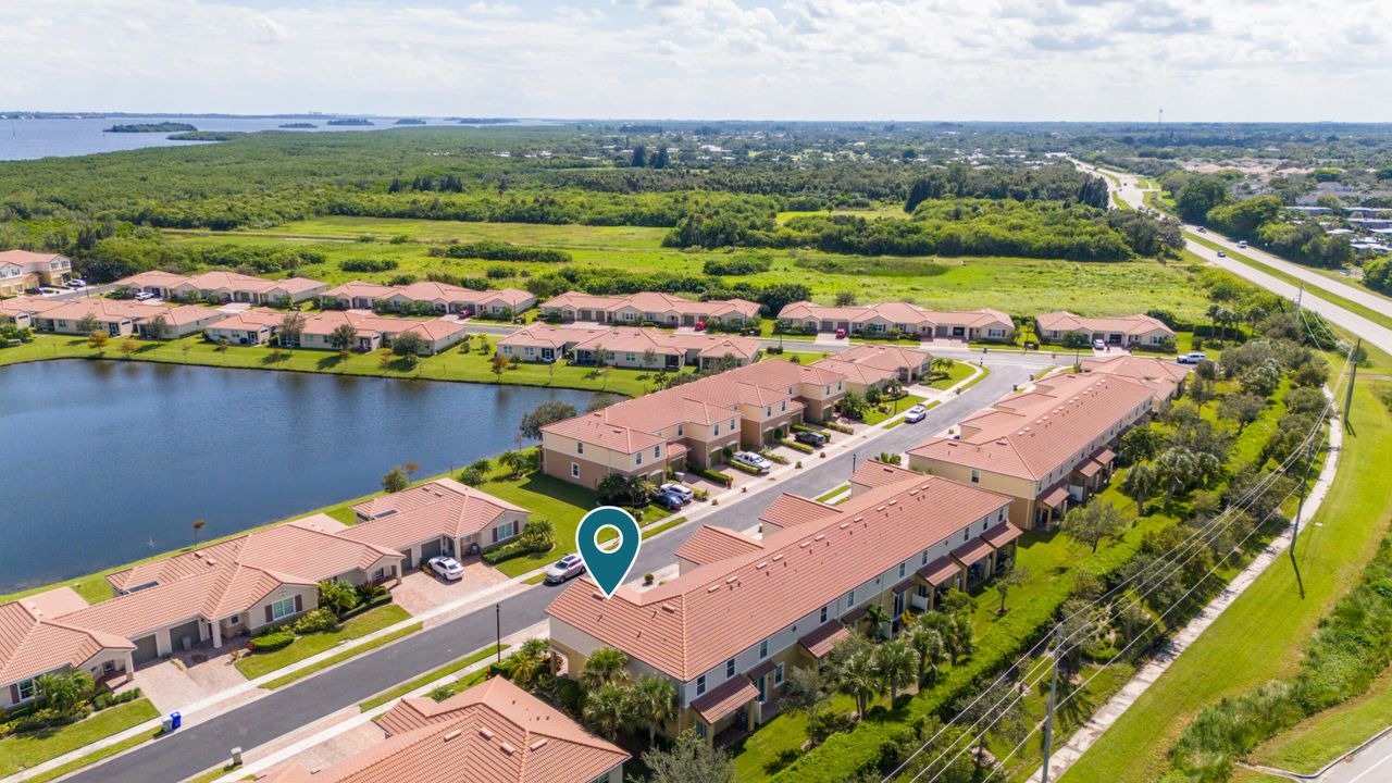 For Sale: $349,960 (2 beds, 2 baths, 1890 Square Feet)