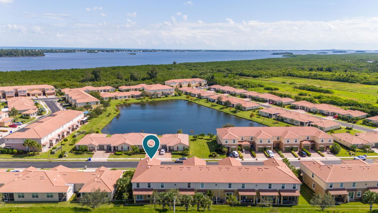 For Sale: $349,960 (2 beds, 2 baths, 1890 Square Feet)