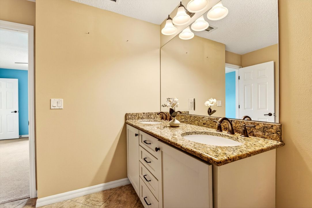 For Sale: $349,960 (2 beds, 2 baths, 1890 Square Feet)