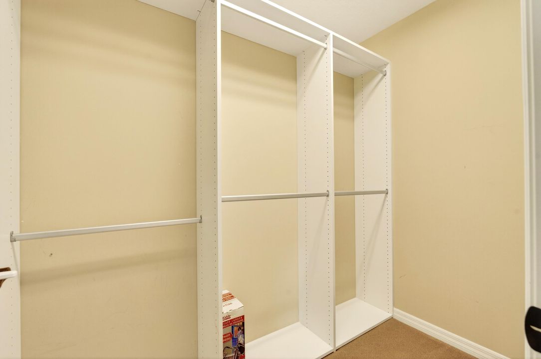 For Sale: $349,960 (2 beds, 2 baths, 1890 Square Feet)