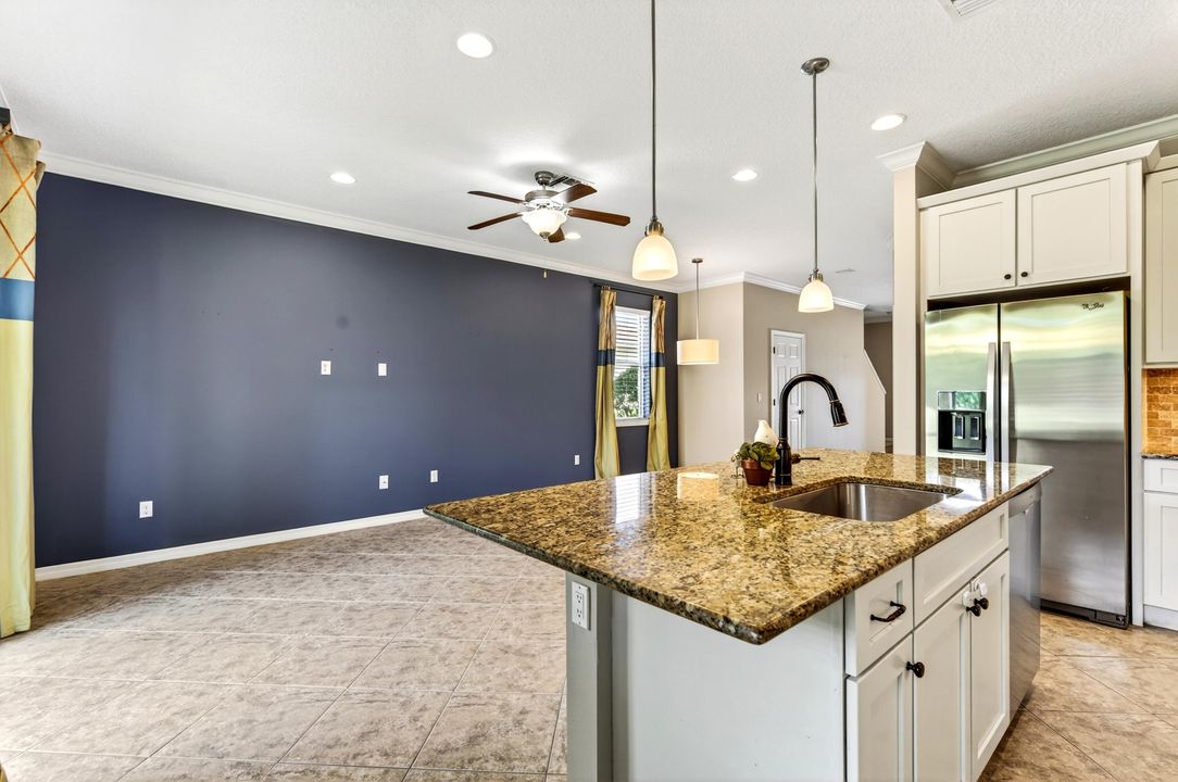 For Sale: $349,960 (2 beds, 2 baths, 1890 Square Feet)