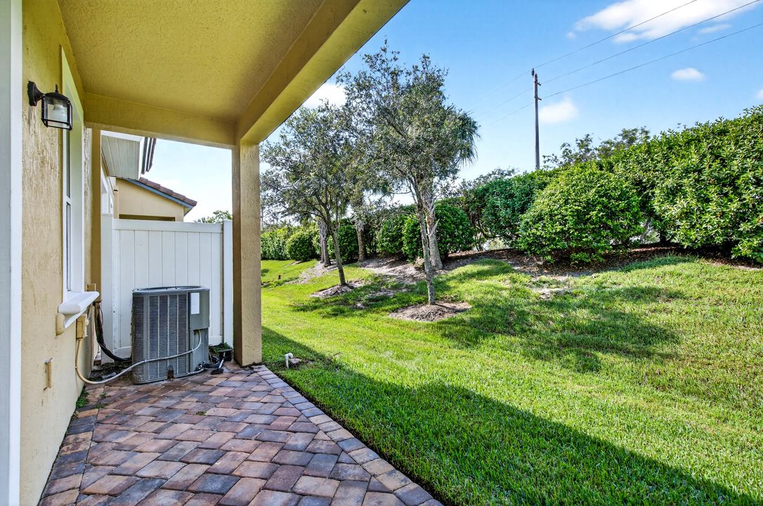 For Sale: $349,960 (2 beds, 2 baths, 1890 Square Feet)