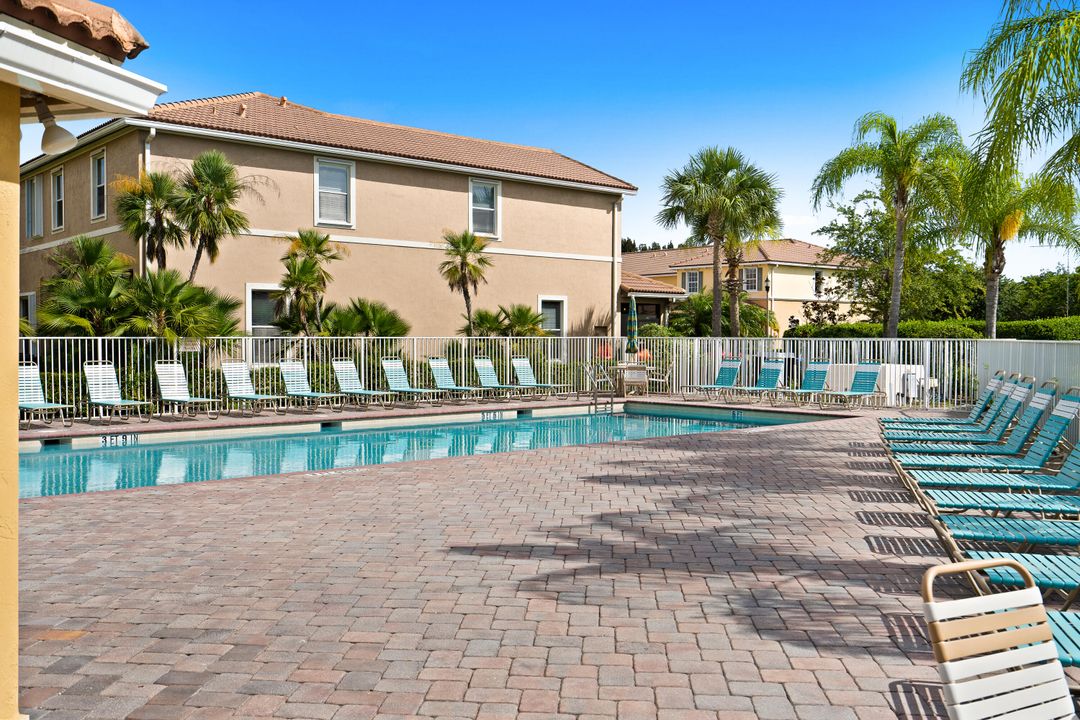 For Sale: $349,960 (2 beds, 2 baths, 1890 Square Feet)