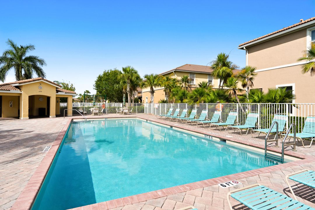 For Sale: $349,960 (2 beds, 2 baths, 1890 Square Feet)