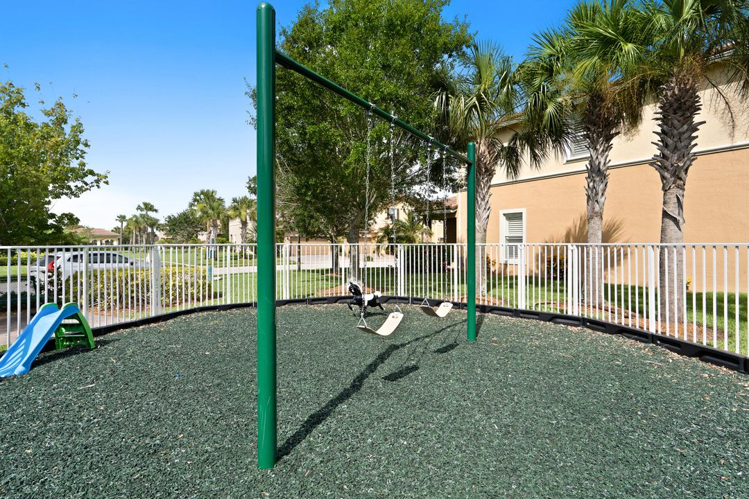 For Sale: $349,960 (2 beds, 2 baths, 1890 Square Feet)