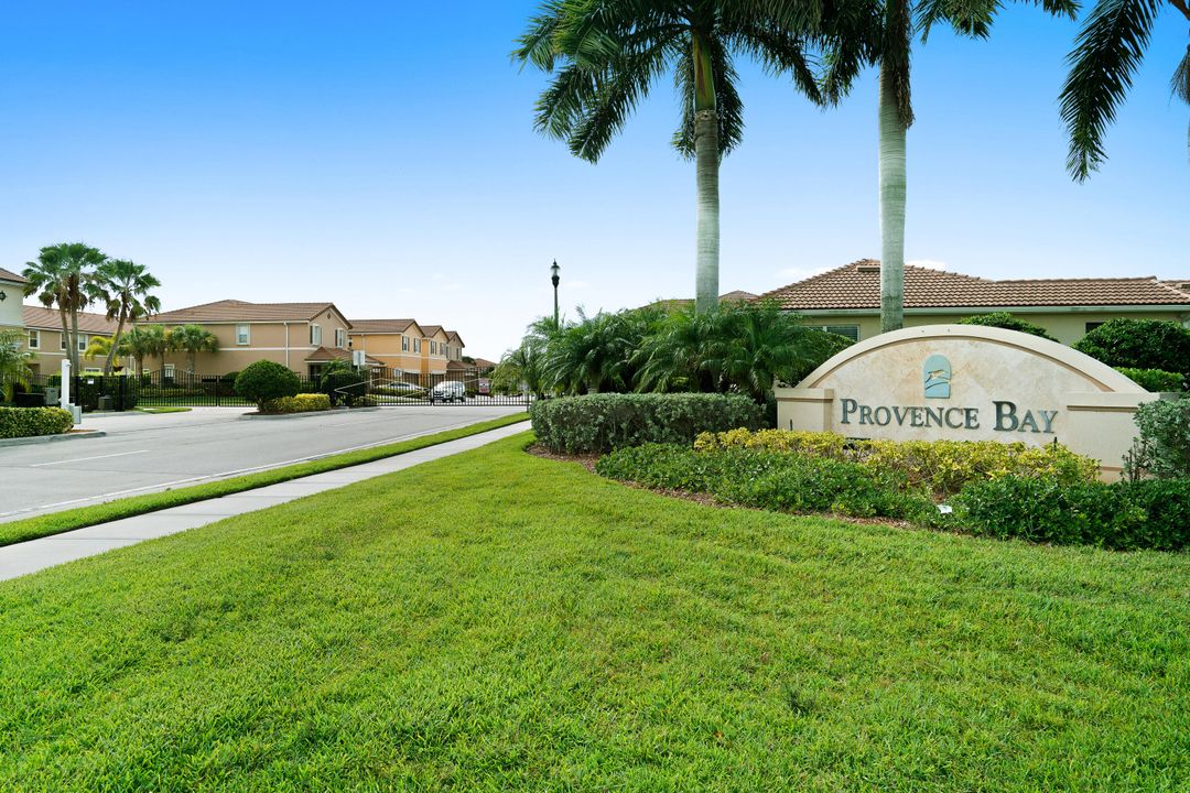 For Sale: $349,960 (2 beds, 2 baths, 1890 Square Feet)