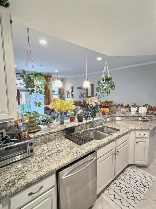 For Rent: $2,100 (2 beds, 2 baths, 1209 Square Feet)