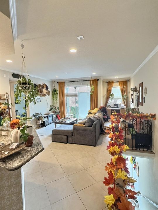 For Rent: $2,100 (2 beds, 2 baths, 1209 Square Feet)