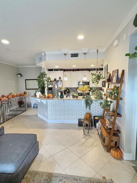 For Rent: $2,100 (2 beds, 2 baths, 1209 Square Feet)