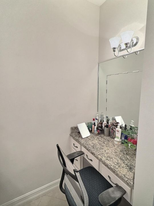 For Rent: $2,100 (2 beds, 2 baths, 1209 Square Feet)