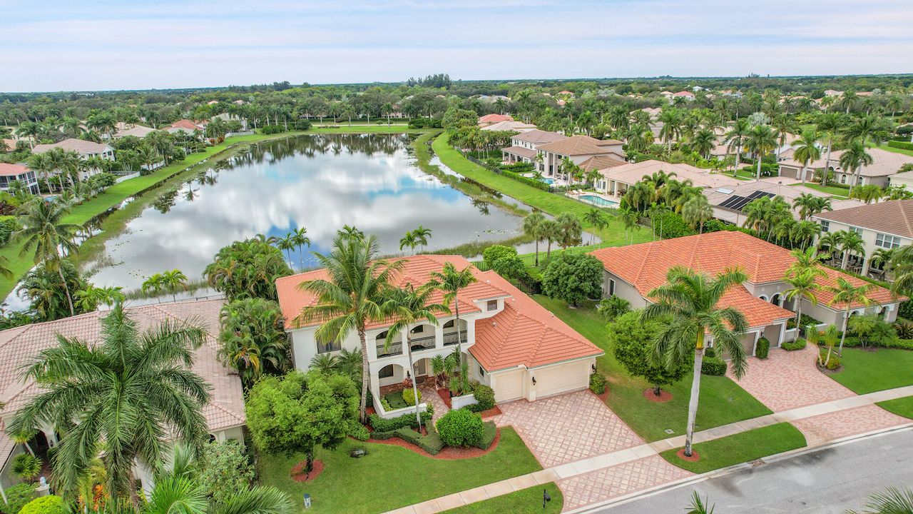 For Sale: $1,350,000 (5 beds, 5 baths, 4616 Square Feet)