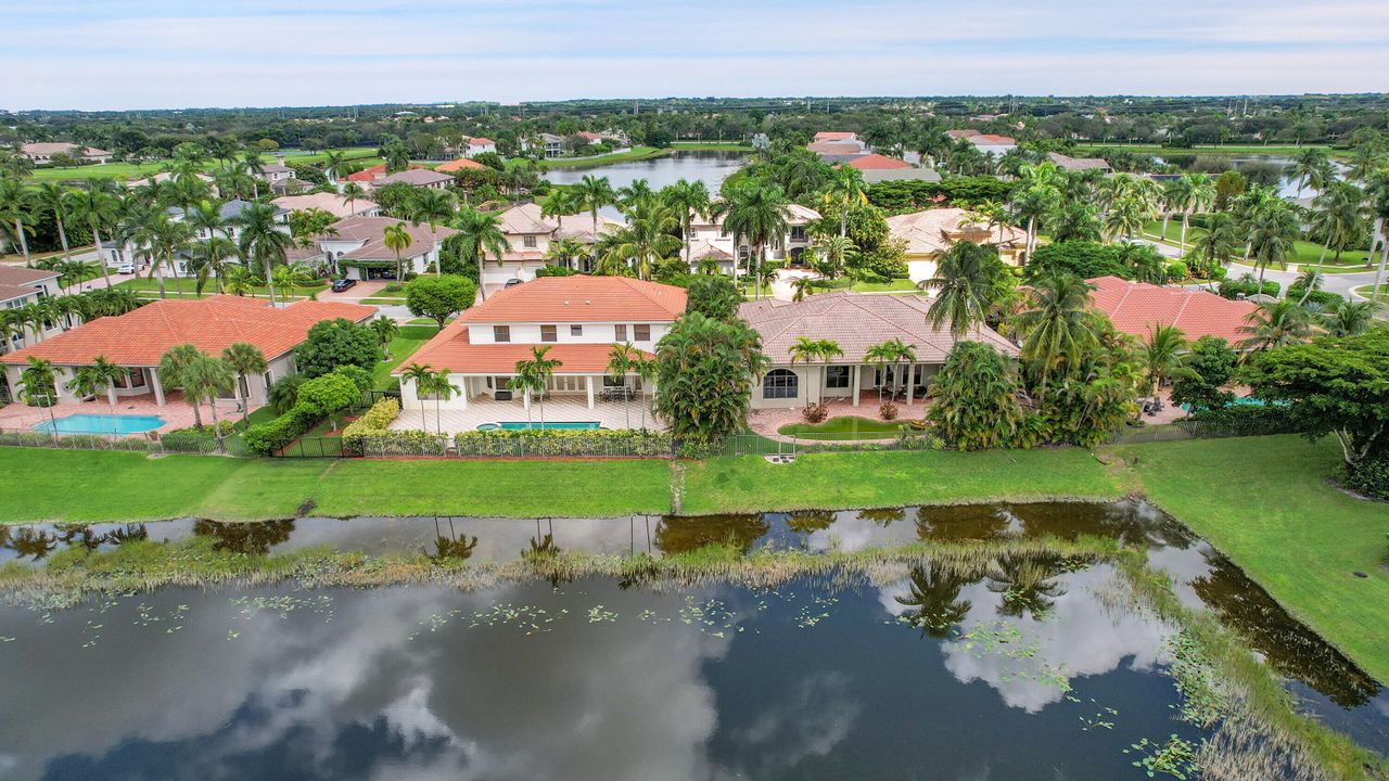 For Sale: $1,350,000 (5 beds, 5 baths, 4616 Square Feet)