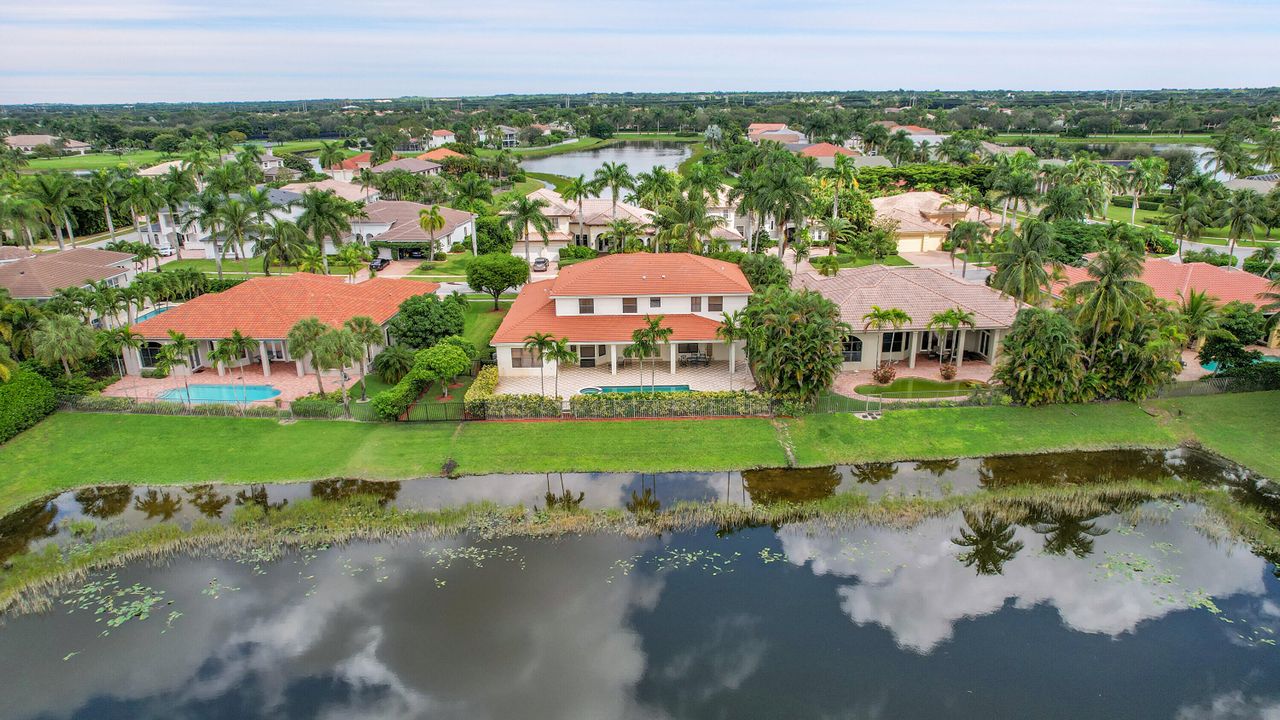 For Sale: $1,350,000 (5 beds, 5 baths, 4616 Square Feet)