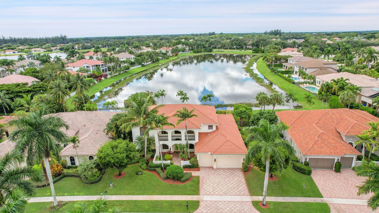 For Sale: $1,350,000 (5 beds, 5 baths, 4616 Square Feet)