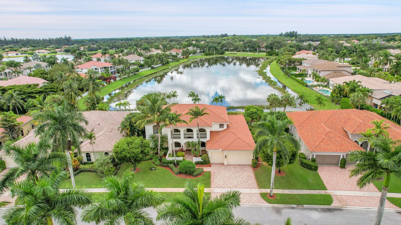 For Sale: $1,350,000 (5 beds, 5 baths, 4616 Square Feet)