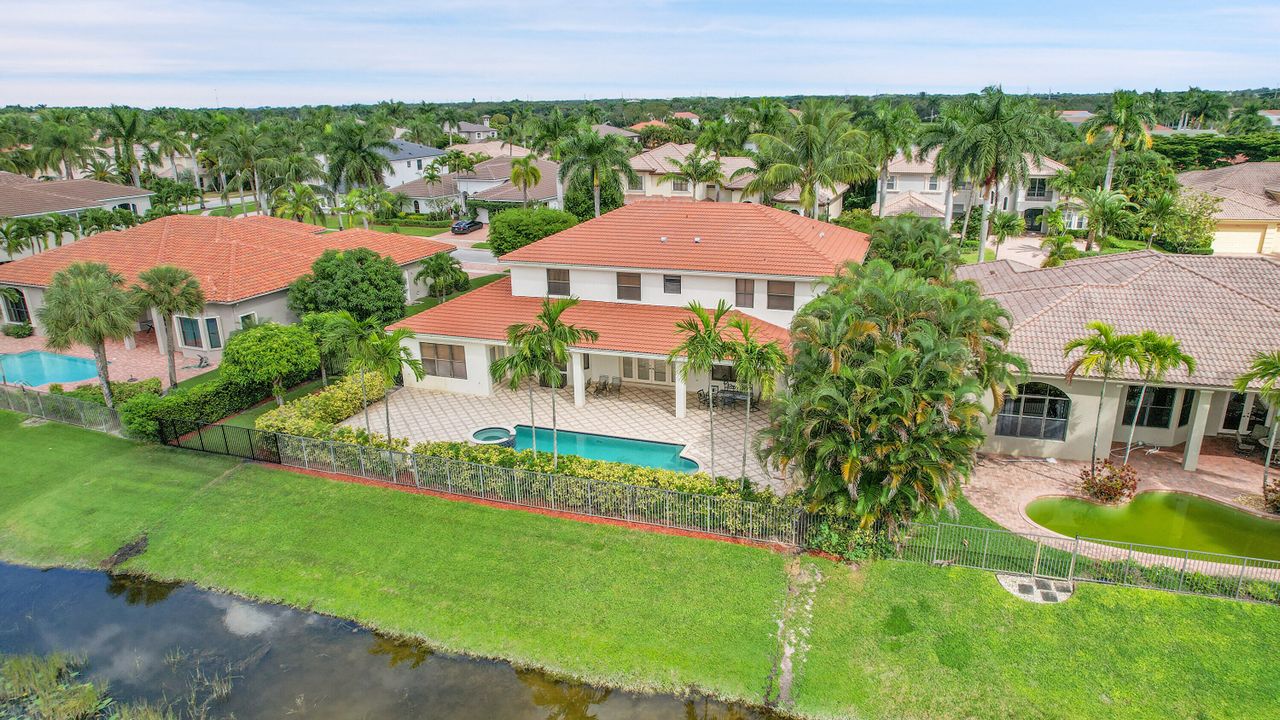 For Sale: $1,350,000 (5 beds, 5 baths, 4616 Square Feet)