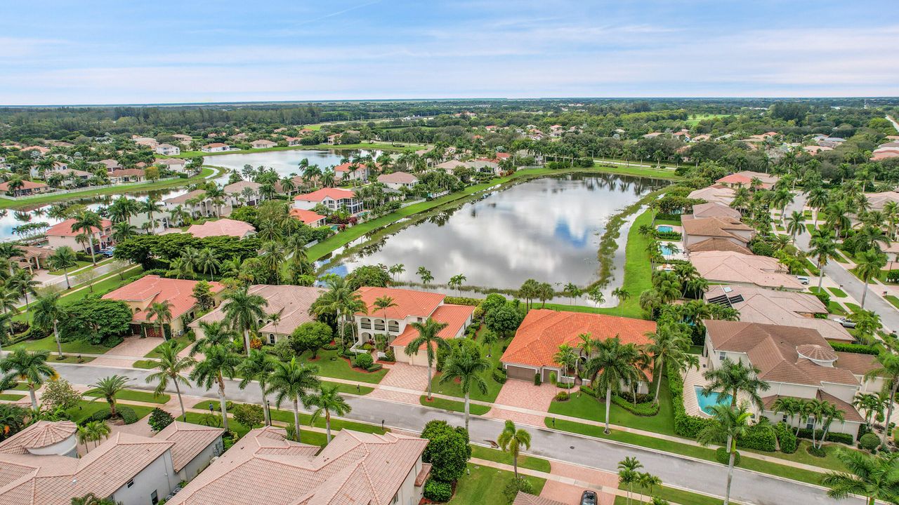 For Sale: $1,350,000 (5 beds, 5 baths, 4616 Square Feet)