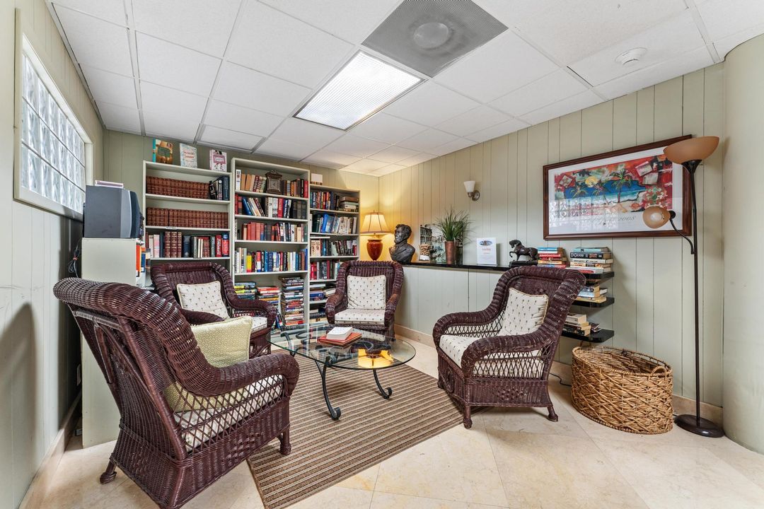 For Sale: $359,900 (2 beds, 2 baths, 1170 Square Feet)