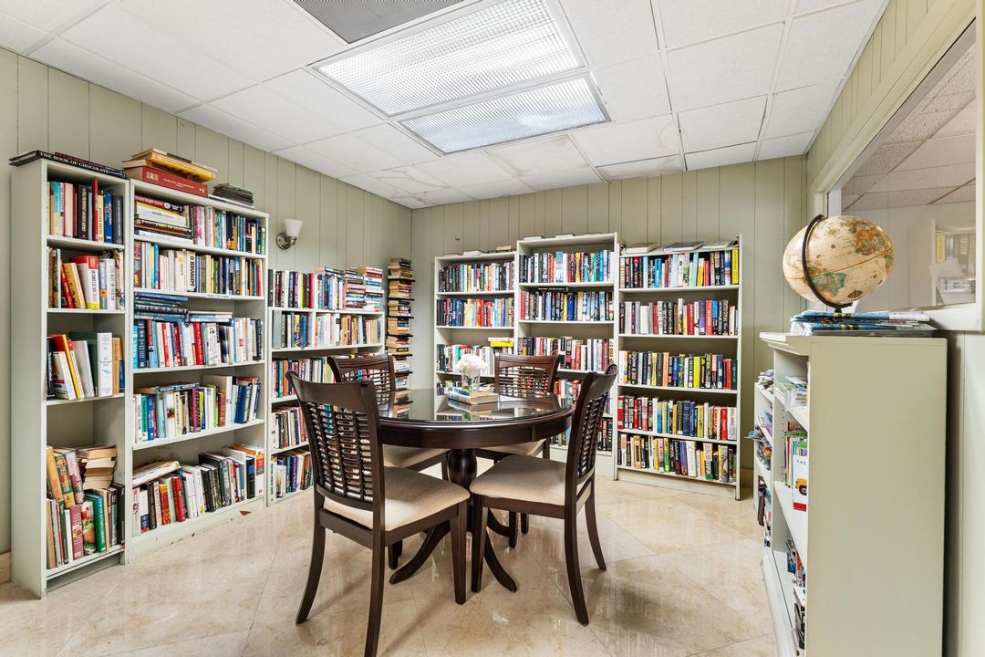 For Sale: $359,900 (2 beds, 2 baths, 1170 Square Feet)