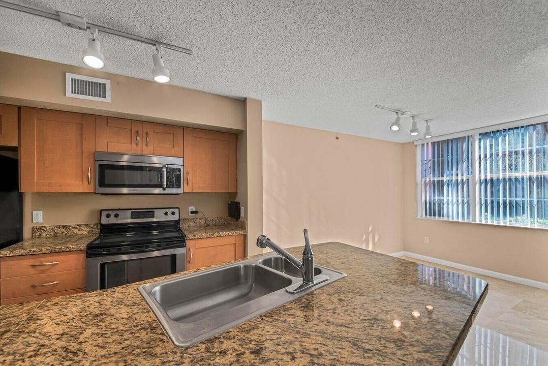 For Rent: $2,800 (2 beds, 2 baths, 1303 Square Feet)