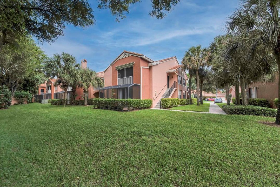 For Rent: $2,800 (2 beds, 2 baths, 1303 Square Feet)