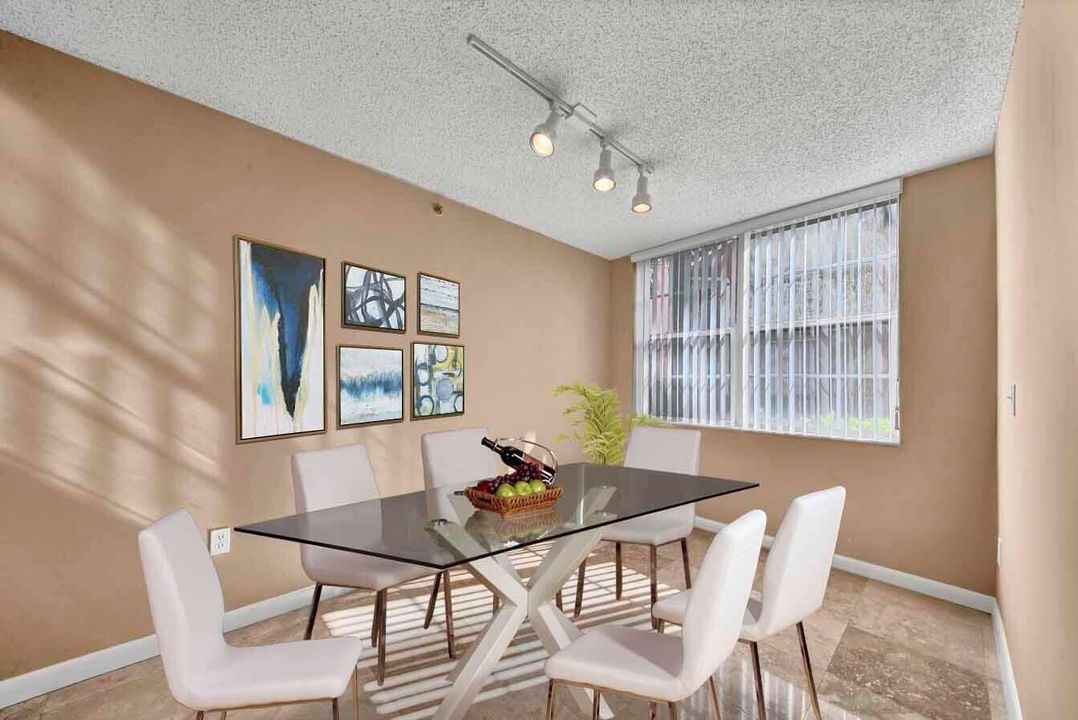 For Rent: $2,800 (2 beds, 2 baths, 1303 Square Feet)