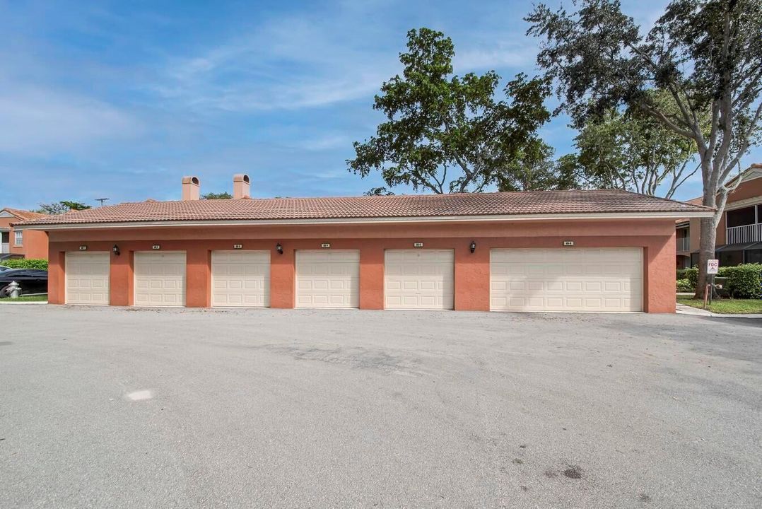 For Rent: $2,800 (2 beds, 2 baths, 1303 Square Feet)