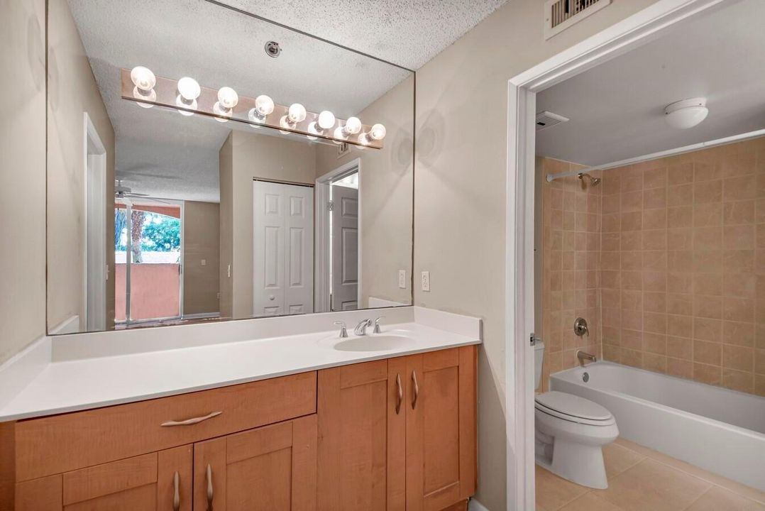 For Rent: $2,800 (2 beds, 2 baths, 1303 Square Feet)