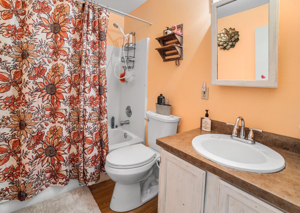 Active With Contract: $345,000 (3 beds, 2 baths, 1490 Square Feet)