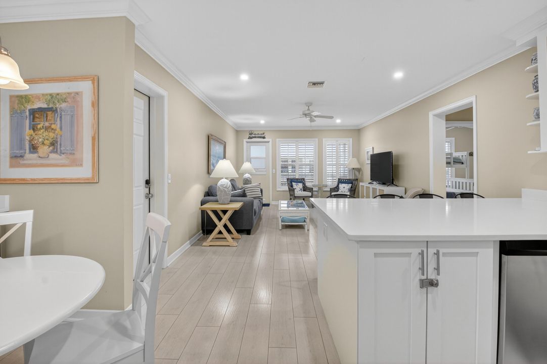 For Rent: $11,000 (2 beds, 1 baths, 836 Square Feet)