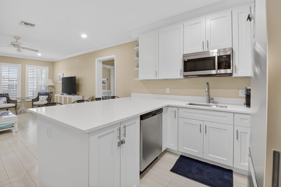 For Rent: $11,000 (2 beds, 1 baths, 836 Square Feet)