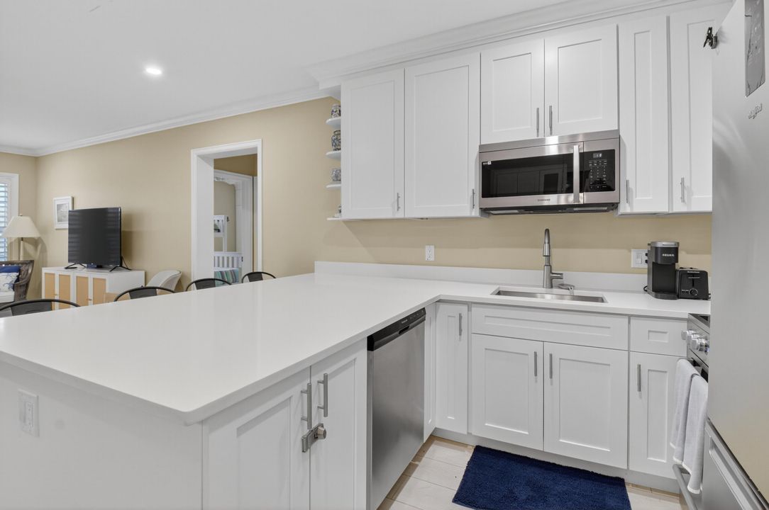 For Rent: $11,000 (2 beds, 1 baths, 836 Square Feet)