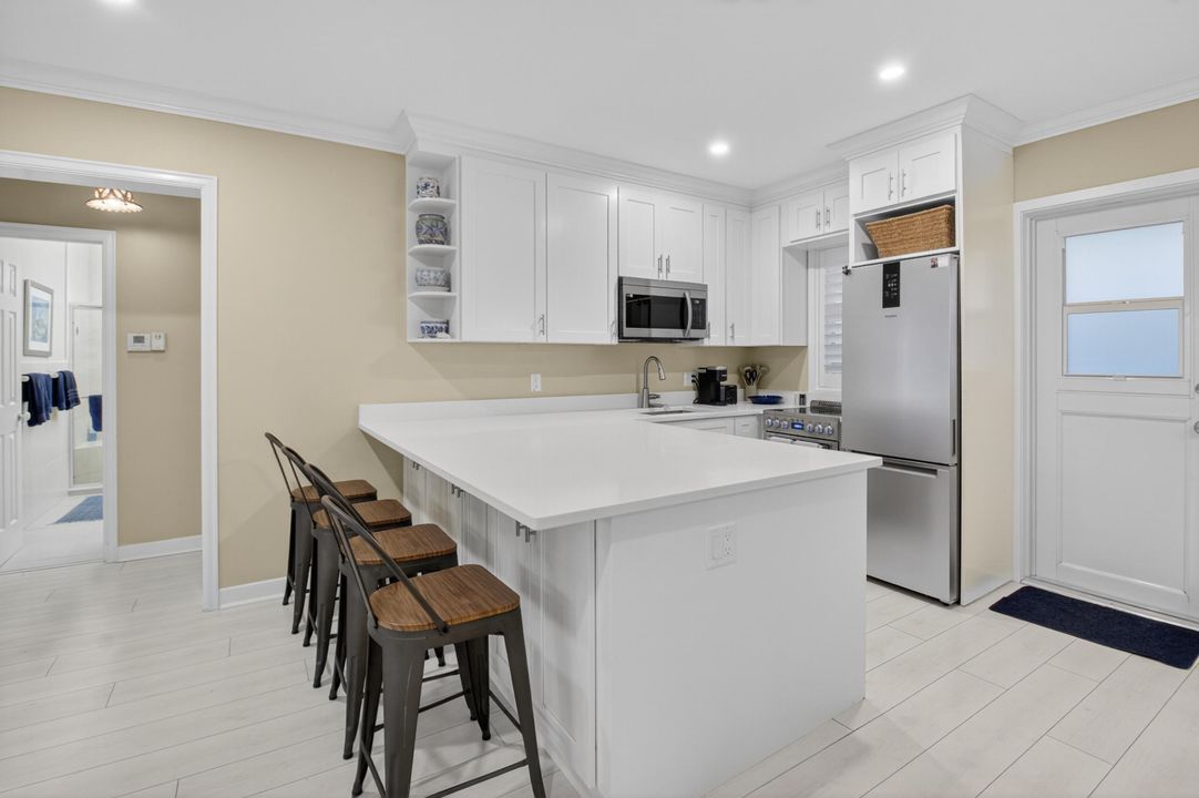 For Rent: $11,000 (2 beds, 1 baths, 836 Square Feet)