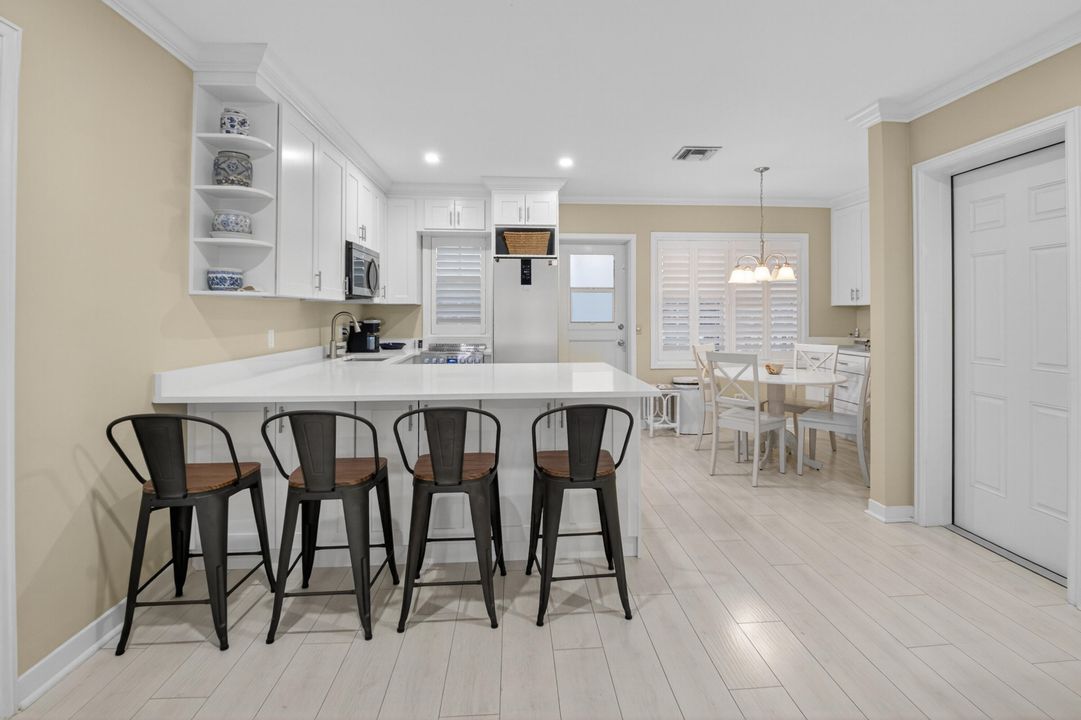 For Rent: $11,000 (2 beds, 1 baths, 836 Square Feet)