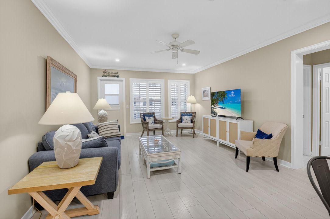 For Rent: $11,000 (2 beds, 1 baths, 836 Square Feet)