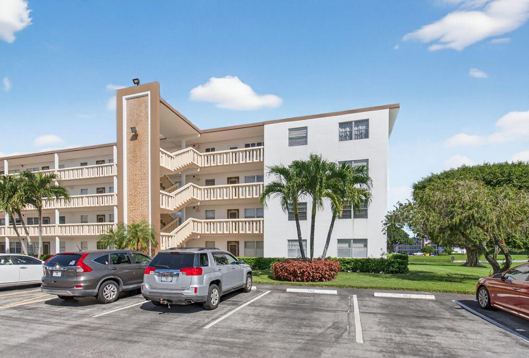 For Sale: $175,000 (2 beds, 2 baths, 1200 Square Feet)