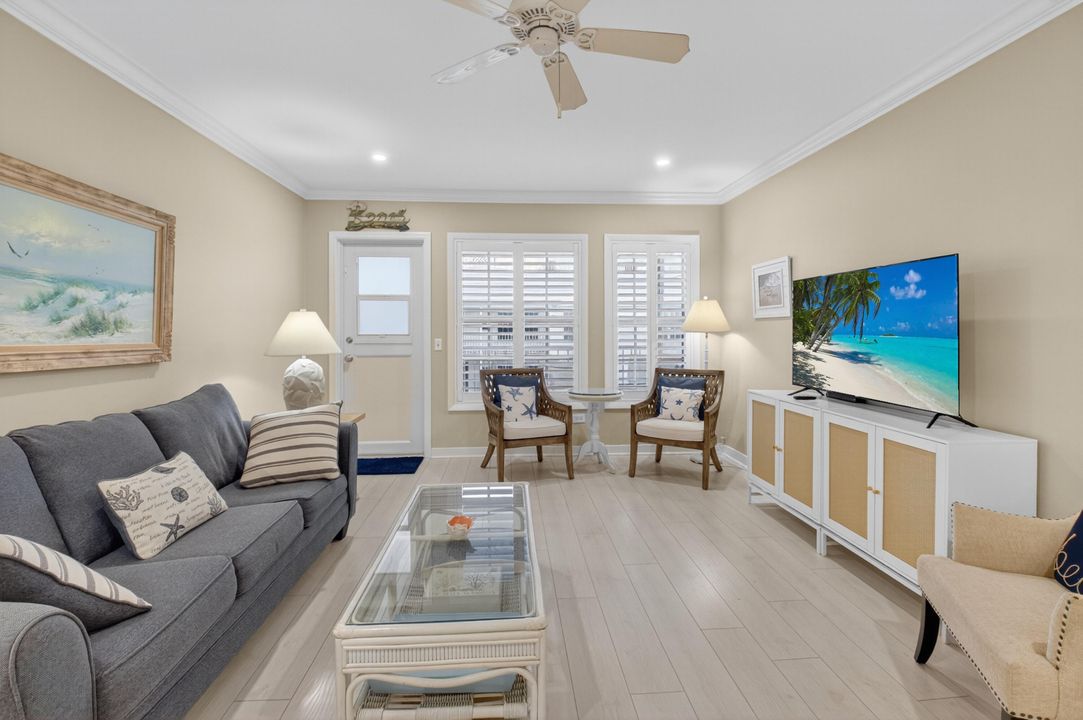 For Rent: $11,000 (2 beds, 1 baths, 836 Square Feet)