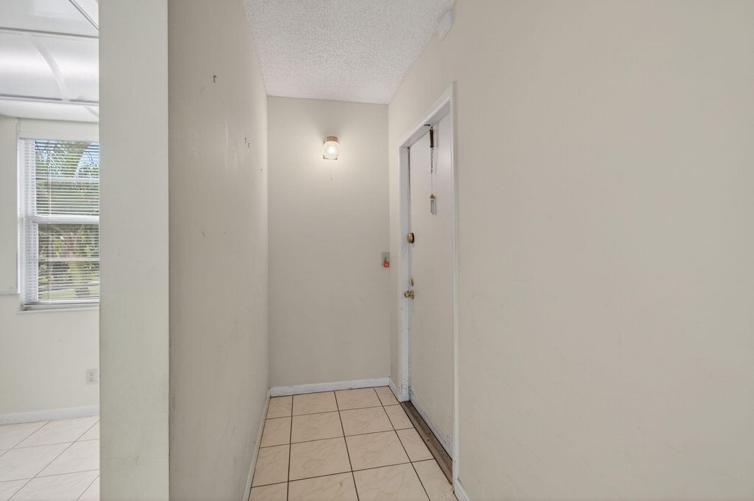For Sale: $175,000 (2 beds, 2 baths, 1200 Square Feet)