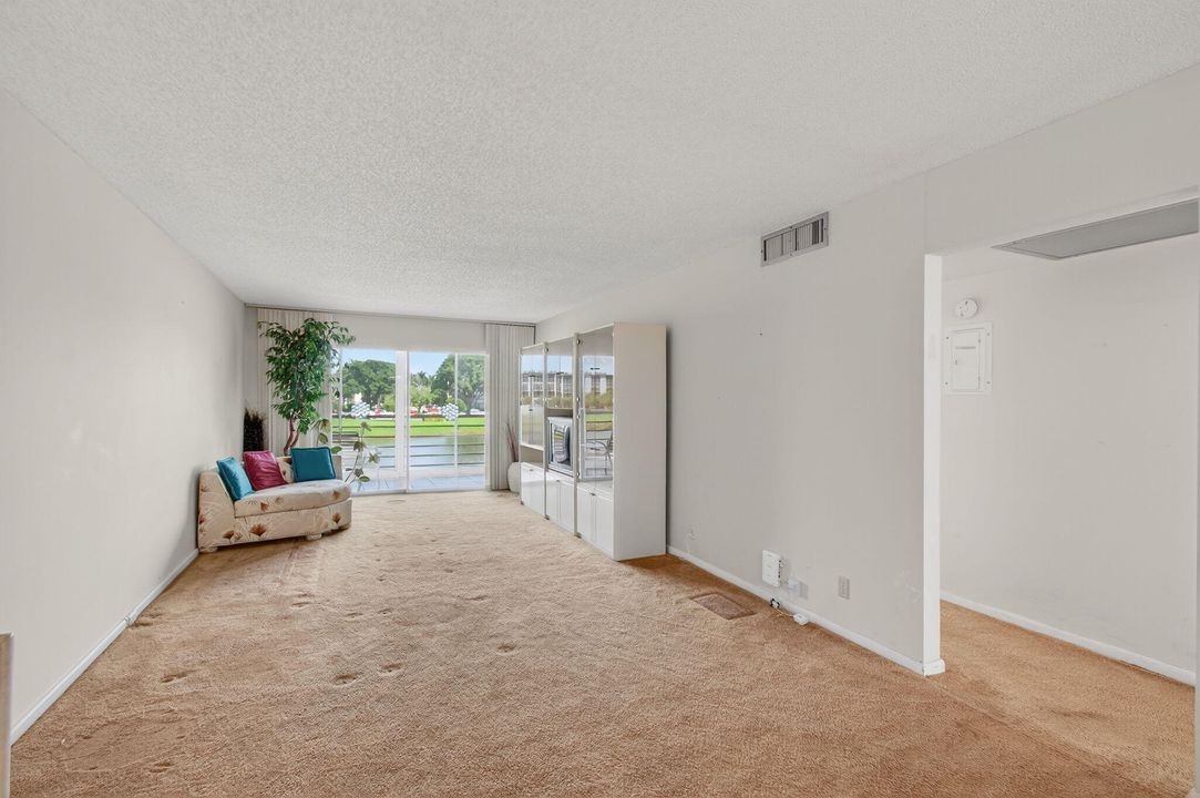 For Sale: $175,000 (2 beds, 2 baths, 1200 Square Feet)